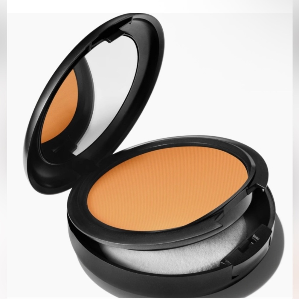BRAND NEW MAC studio Tech foundation - NW44 and NC44